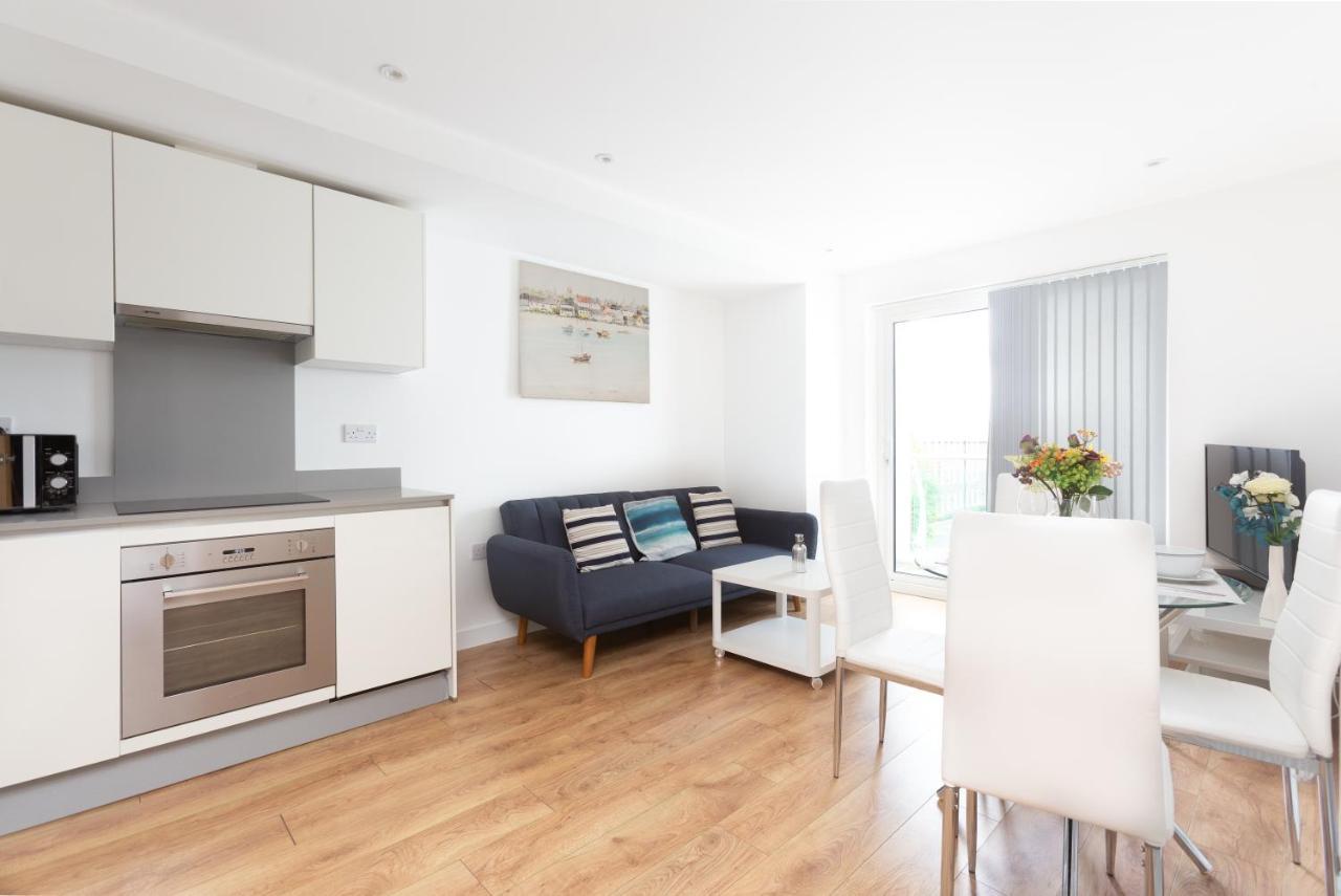 Skyvillion - Cozy Apartments In Enfield Town With Free Parking & Wifi Exterior foto