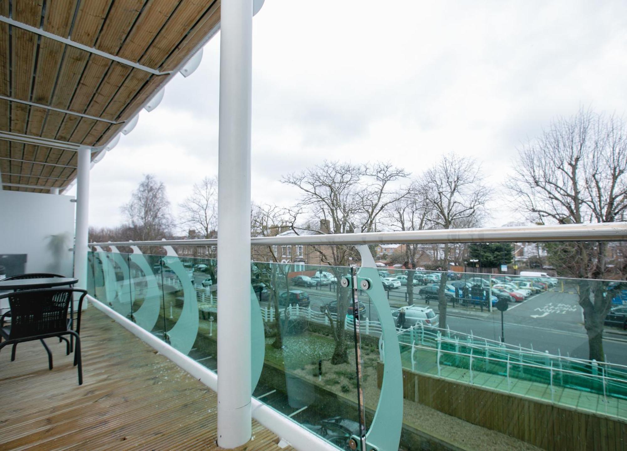 Skyvillion - Cozy Apartments In Enfield Town With Free Parking & Wifi Exterior foto
